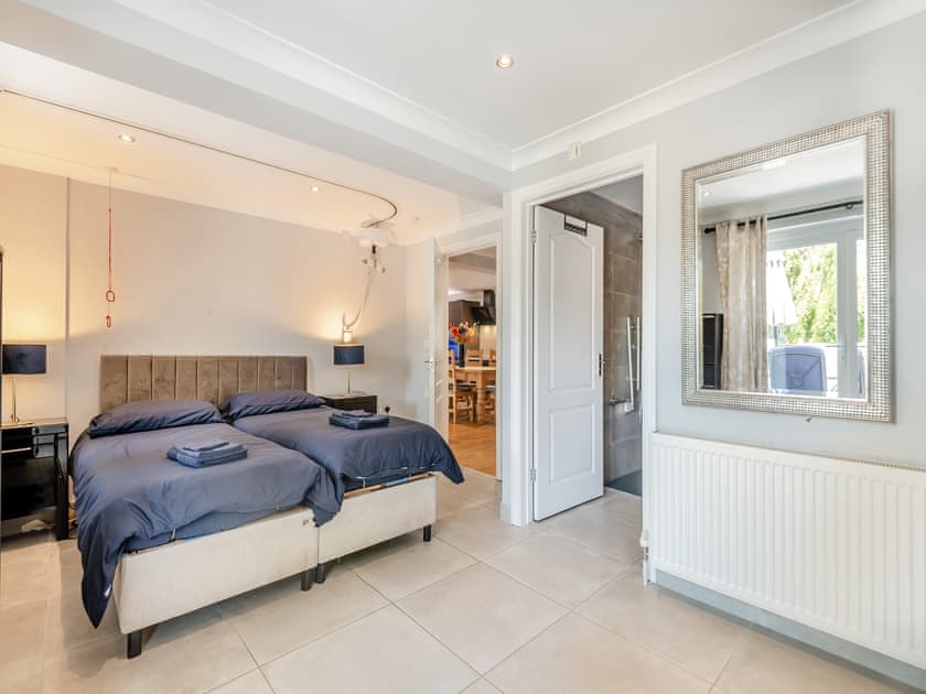Twin bedroom | Still Waters, Fareham