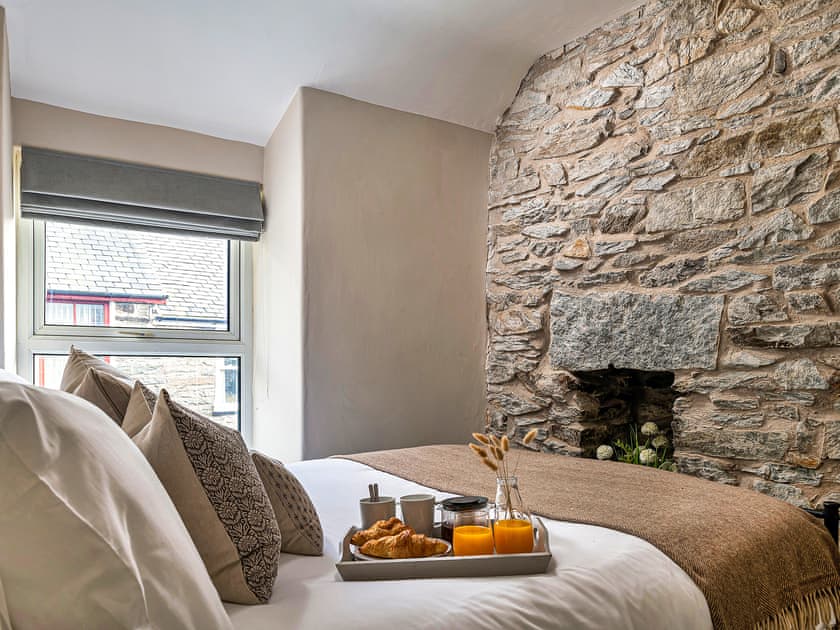 Double bedroom | Bwthyn Llechi (Slate Cottage), Blaenau Ffestiniog