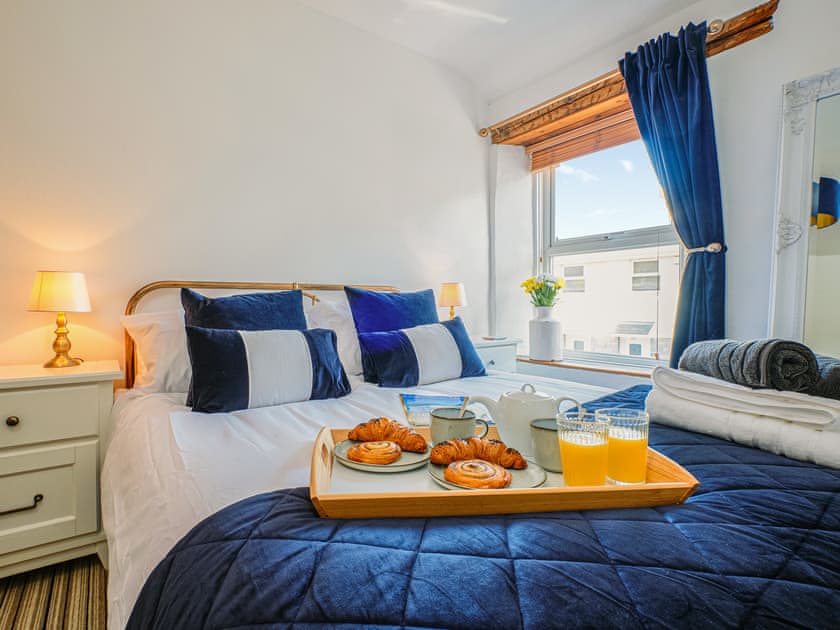 Double bedroom | Scallop Cottage, Porthleven