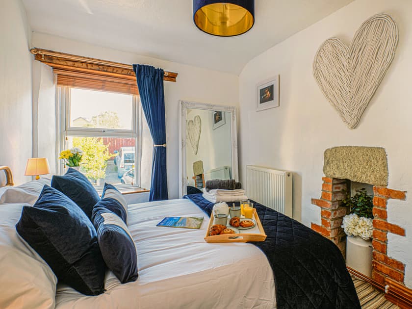 Double bedroom | Scallop Cottage, Porthleven
