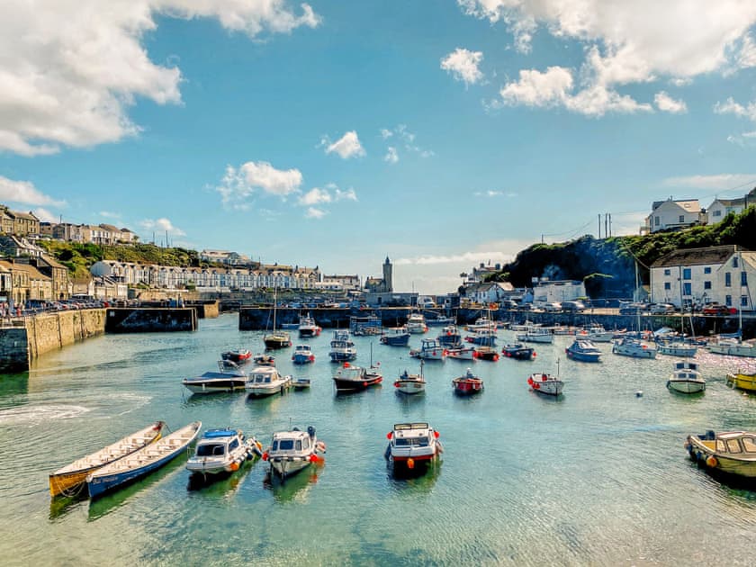 Surrounding area | Scallop Cottage, Porthleven