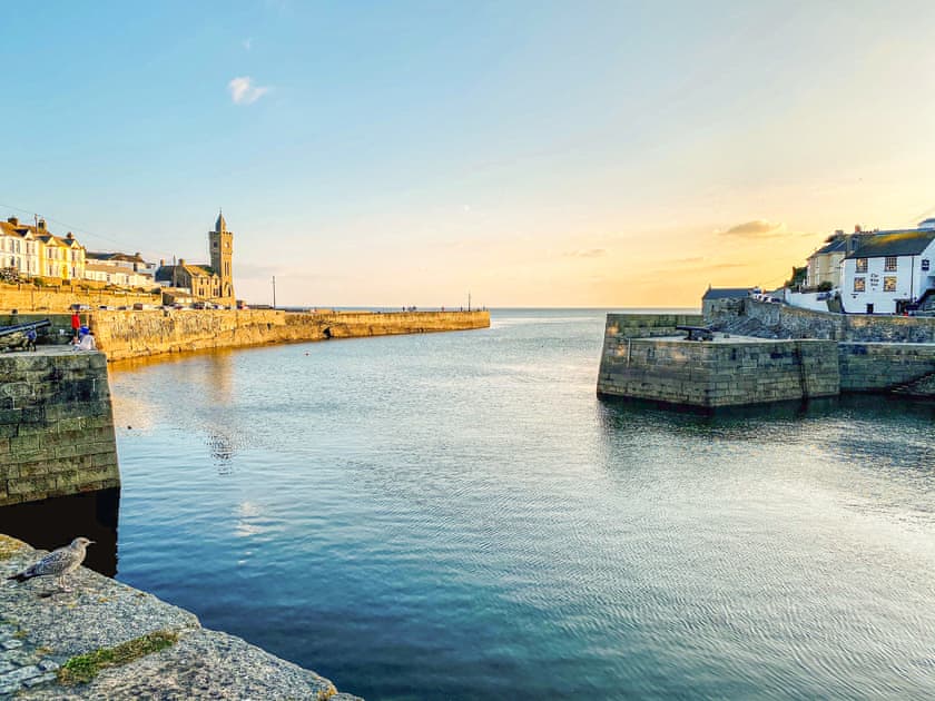 Surrounding area | Scallop Cottage, Porthleven
