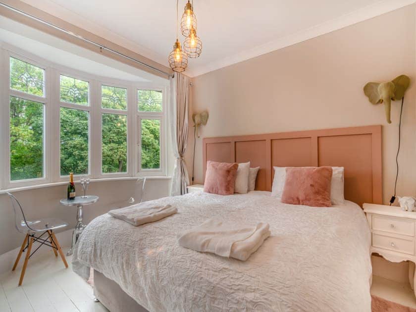 Twin bedroom | Seashells Peasholm, Scarborough