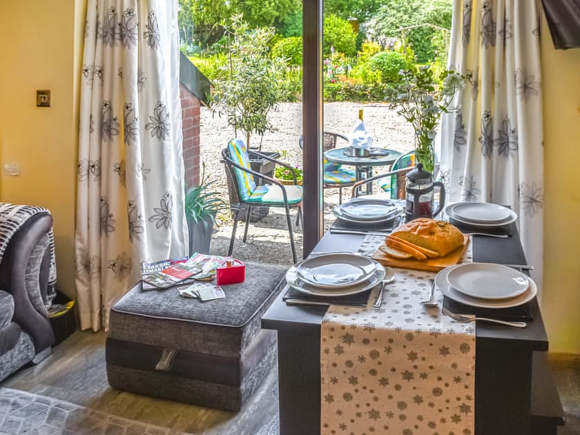 Dining Area | Pottles Cottage - Pottles Barn Holiday Cottages, Surlingham