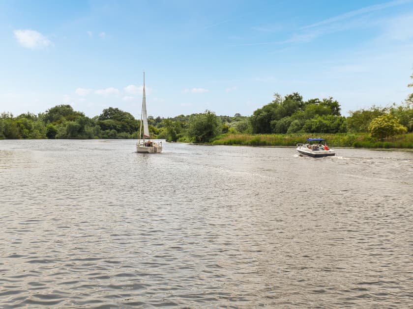 Surrounding area | Pottles Cottage - Pottles Barn Holiday Cottages, Surlingham