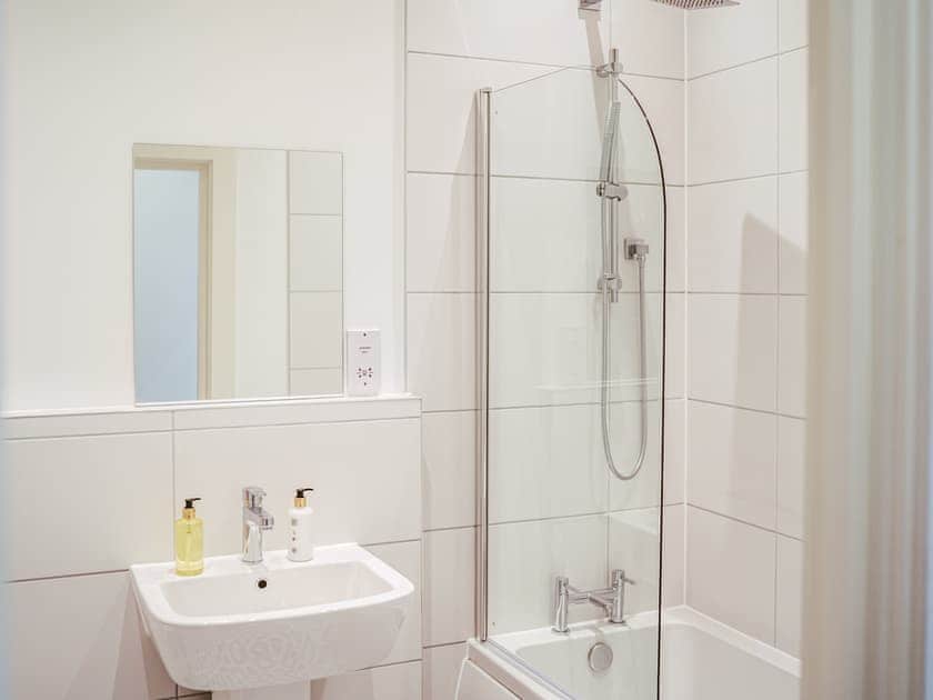 Shower room | Apartment 8 - York Riverside Apartments, York