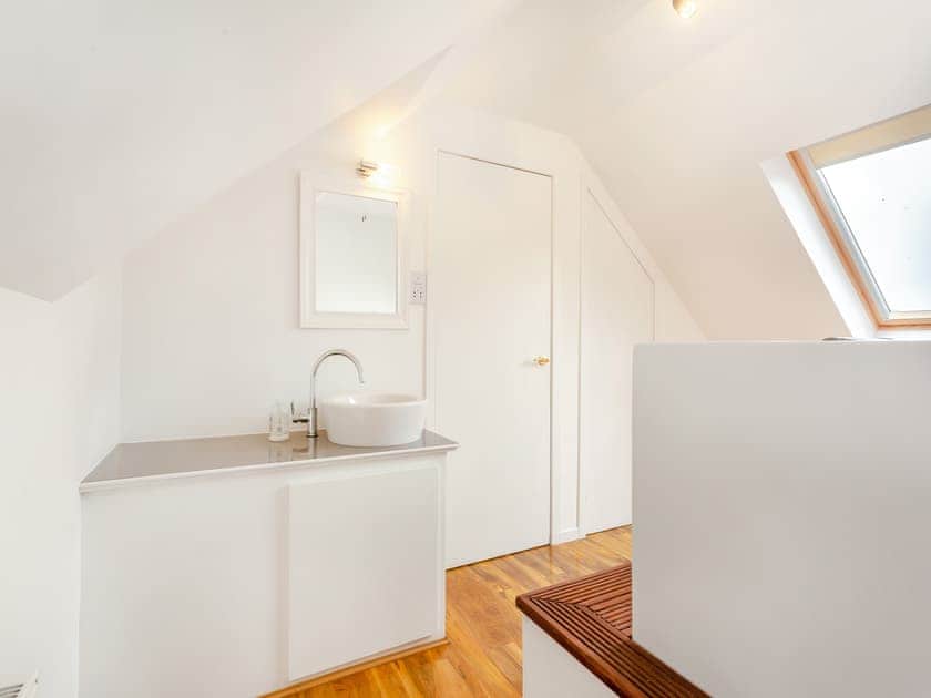 En-suite | Lochside Cottage - Torridon Estate, Torridon