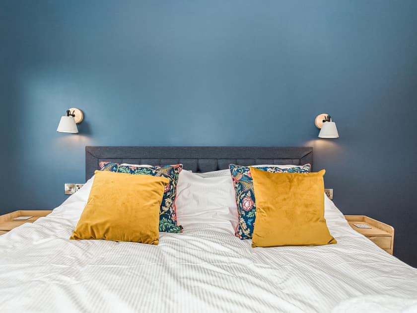 Double bedroom | Carin Dyke - Gatehouse Lodges, Gatehouse of Fleet, near Kirkcudbright