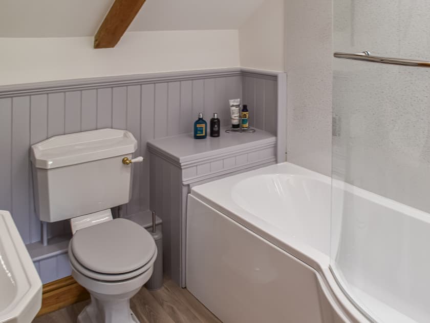 Bathroom | Oak Barn, Metton