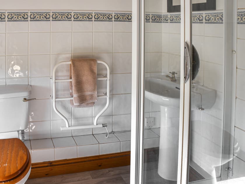 Shower room | Oak Barn, Metton