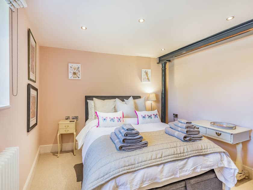 Double bedroom | Old Ford Place, Stamford