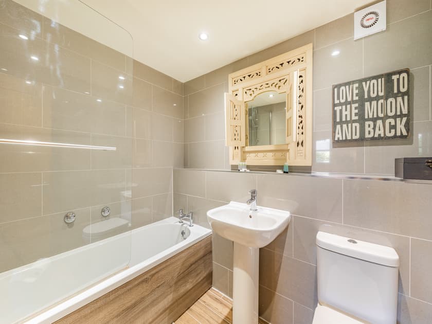 Bathroom | Old Ford Place, Stamford