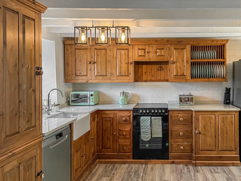 Kitchen/diner | Old Stables Cottage, Ponthirwaun