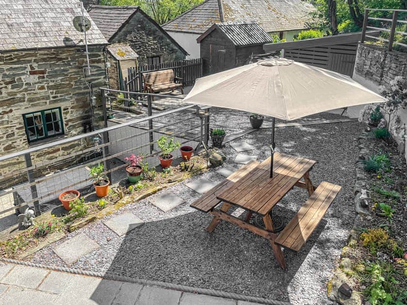 Sitting-out-area | Old Stables Cottage, Ponthirwaun
