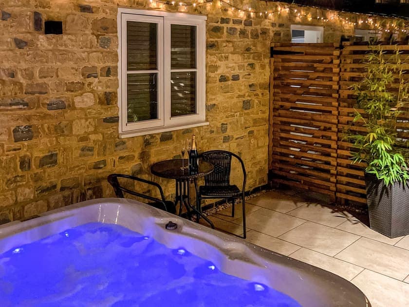 Hot tub | The Dovecote, Stoke Bruerne, near Towcester