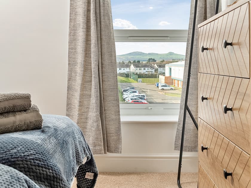 Twin bedroom | Peace Retreats, Pwllheli