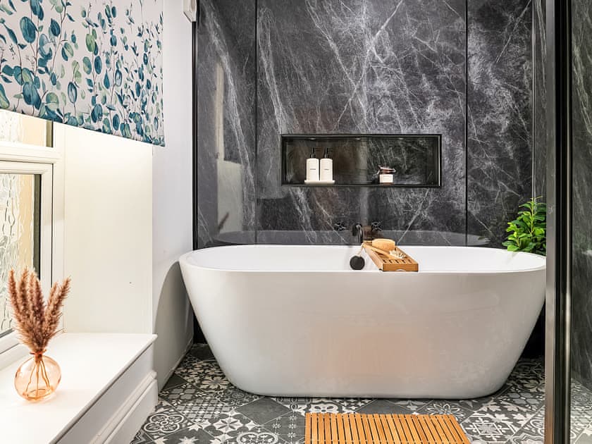 Bathroom | Peace Retreats, Pwllheli