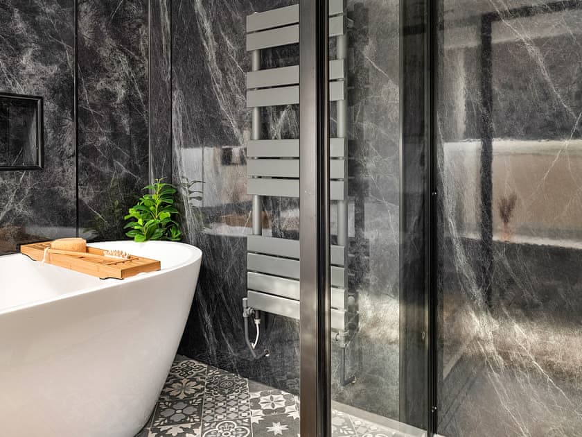 Bathroom | Peace Retreats, Pwllheli