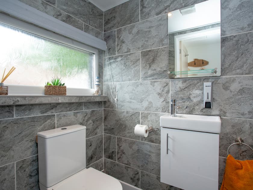 Shower room | Linden Lodge, Honiton
