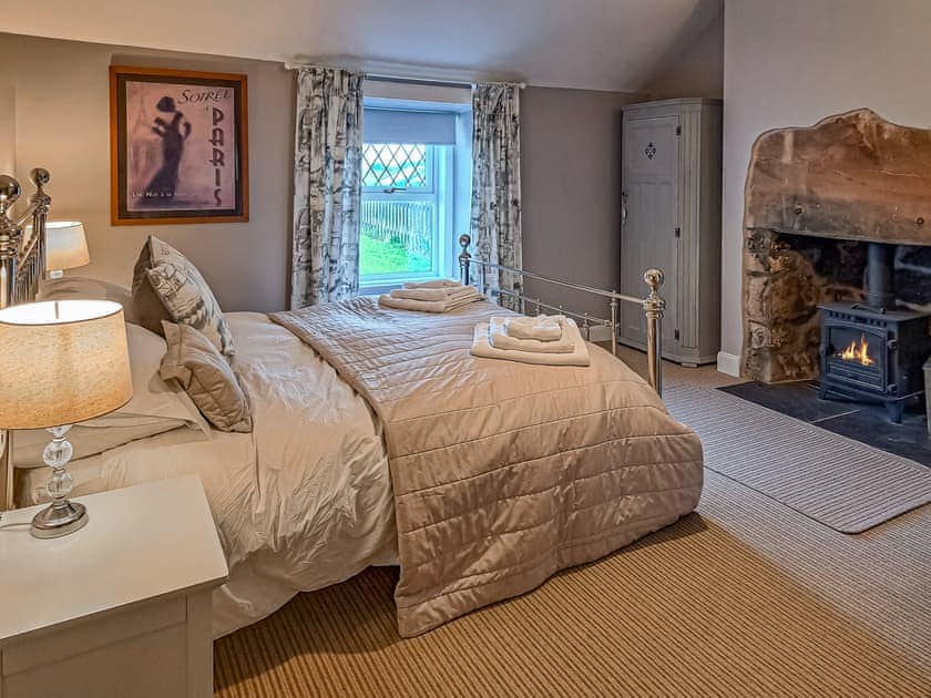 Bedroom with king size bed and en-suite | Hawthorn Cottage, Southerness near Dumfries