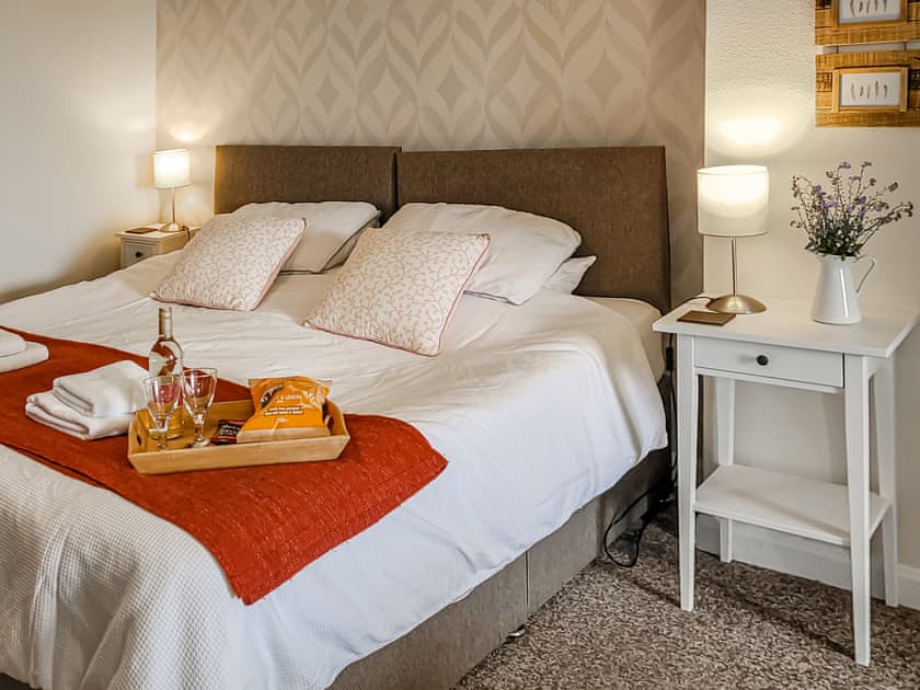 Comfortable bedroom with zip link twin beds | Bryn Boda, Nantglyn, near Denbigh