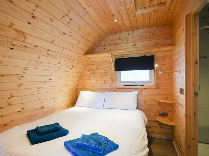 Double bedroom | Barcud Coch - Y Gadlas, Penybontfawr, near Llanfyllin