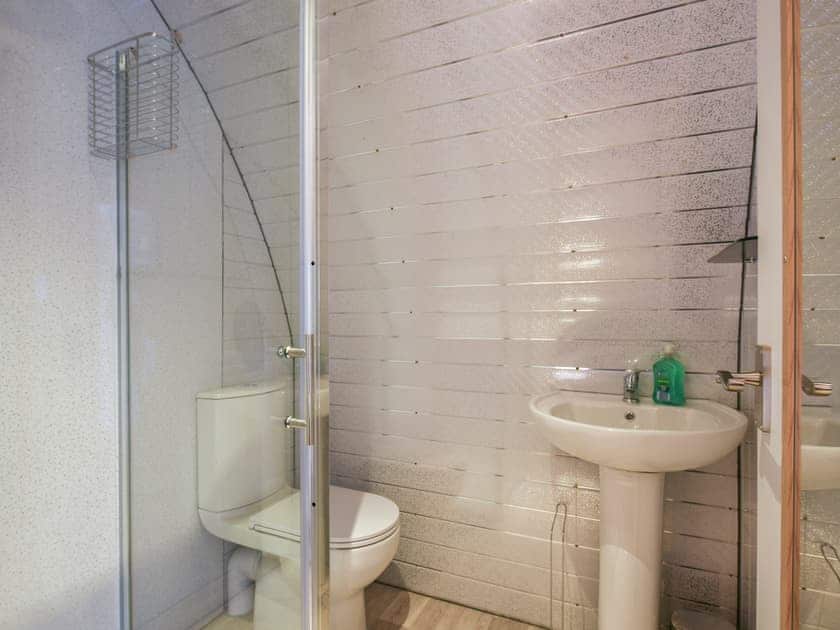 Shower room | Barcud Coch - Y Gadlas, Penybontfawr, near Llanfyllin