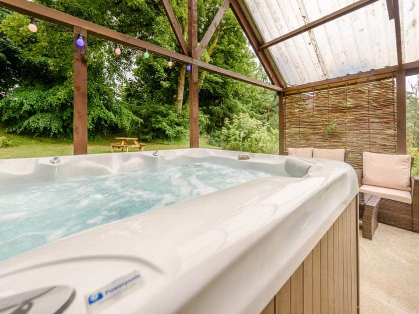 Hot tub | Bluebell - Clynfelin Cottages, Cwm-Morgan