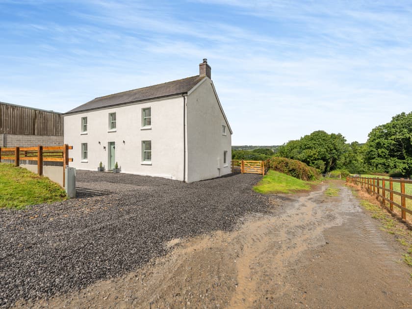 Exterior | Park Clement, Bwlch y Groes
