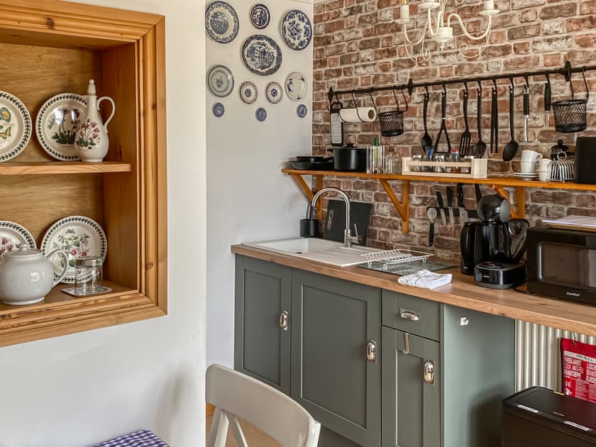 Kitchen area | Tanglemere, Broadway