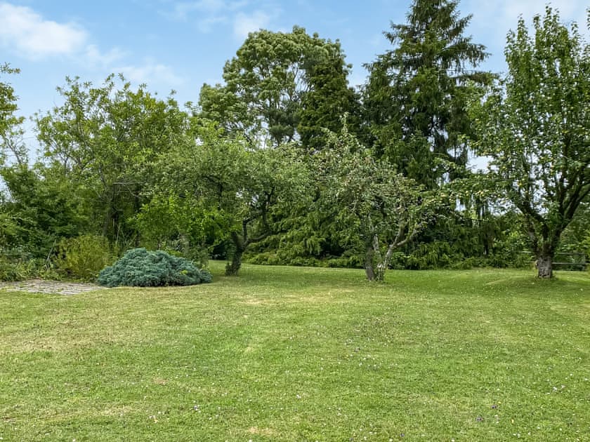 Garden | Tanglemere, Broadway