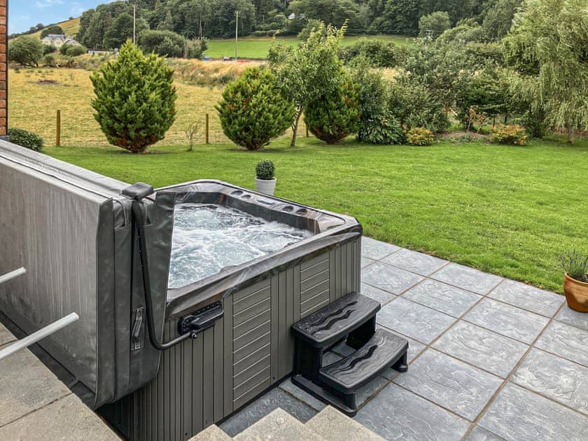 Hot tub | Dyffryn Cain, Aberystwyth