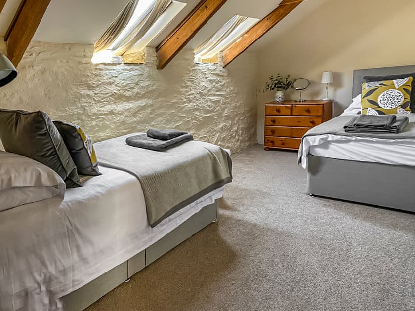 Twin bedroom | Haybarn, Fowey