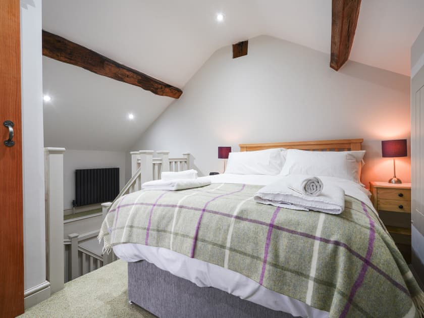 Double bedroom | Walnut Cottage - Hawthorn Farm, Buxton