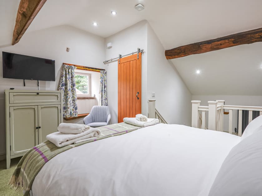 Double bedroom | Walnut Cottage - Hawthorn Farm, Buxton
