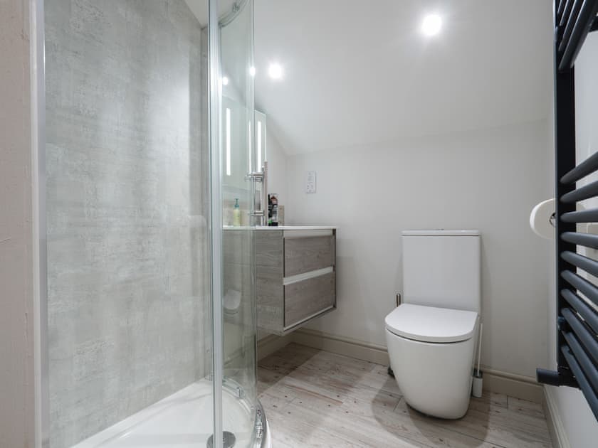 Bathroom | Walnut Cottage - Hawthorn Farm, Buxton