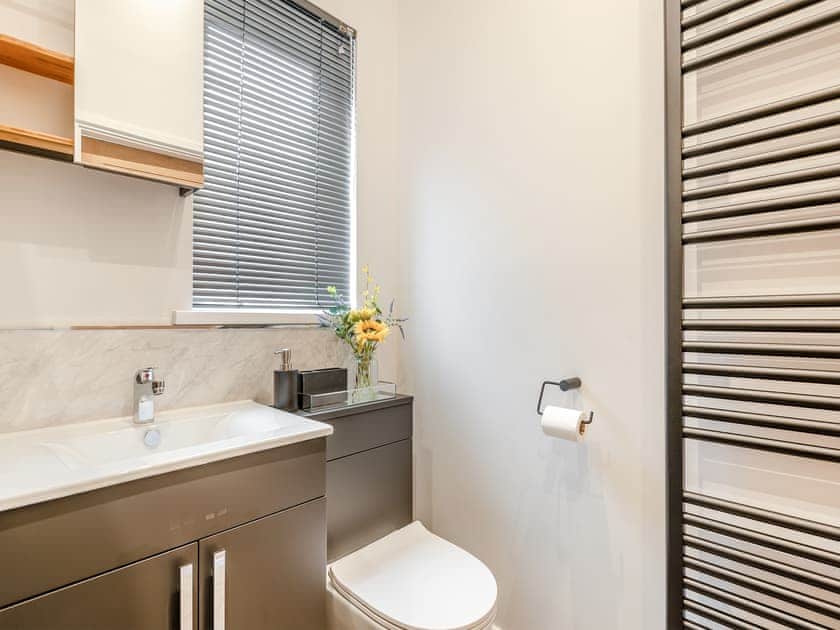 Shower room | Lodge 1 - Fieldview Fishery, Saltfleetby