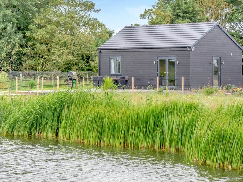 Exterior | Lodge 1 - Fieldview Fishery, Saltfleetby