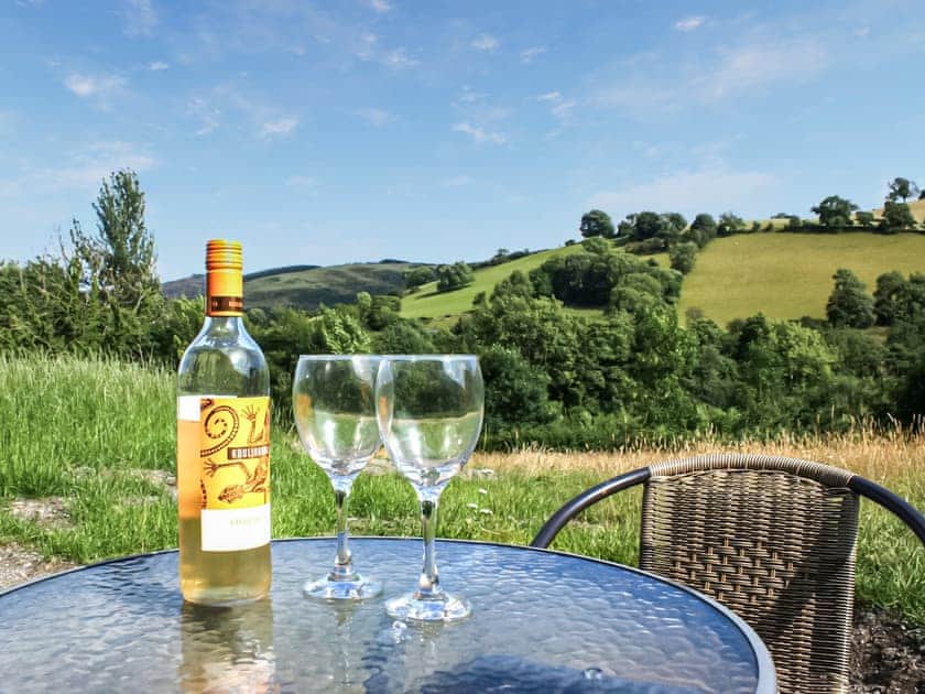 Sitting-out-area | Barcud Coch - Y Gadlas, Penybontfawr, near Llanfyllin