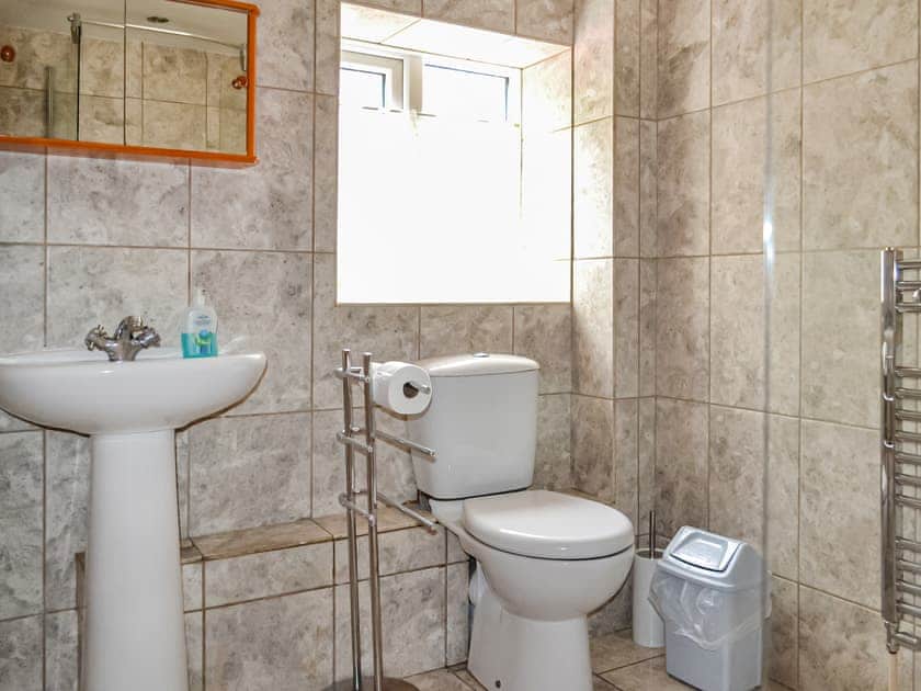 Bathroom | The Old Farm Cottage, Louth