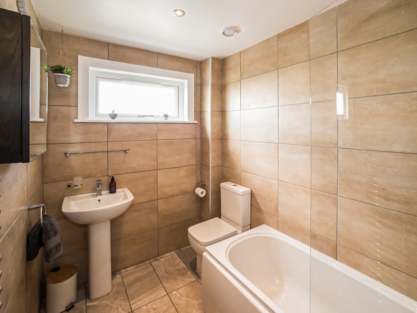 Bathroom | Two Seas Hebrides, Eoropie, Isle of Lewis