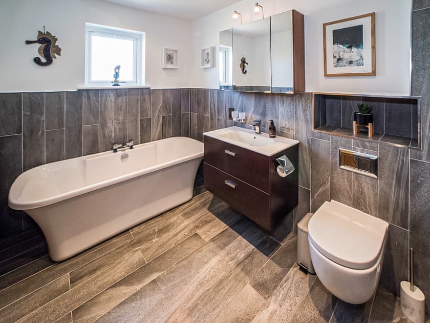 Bathroom | Two Seas Hebrides, Eoropie, Isle of Lewis