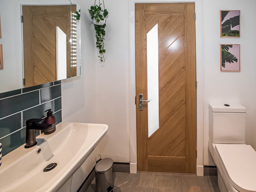 Bathroom | Two Seas Hebrides, Eoropie, Isle of Lewis