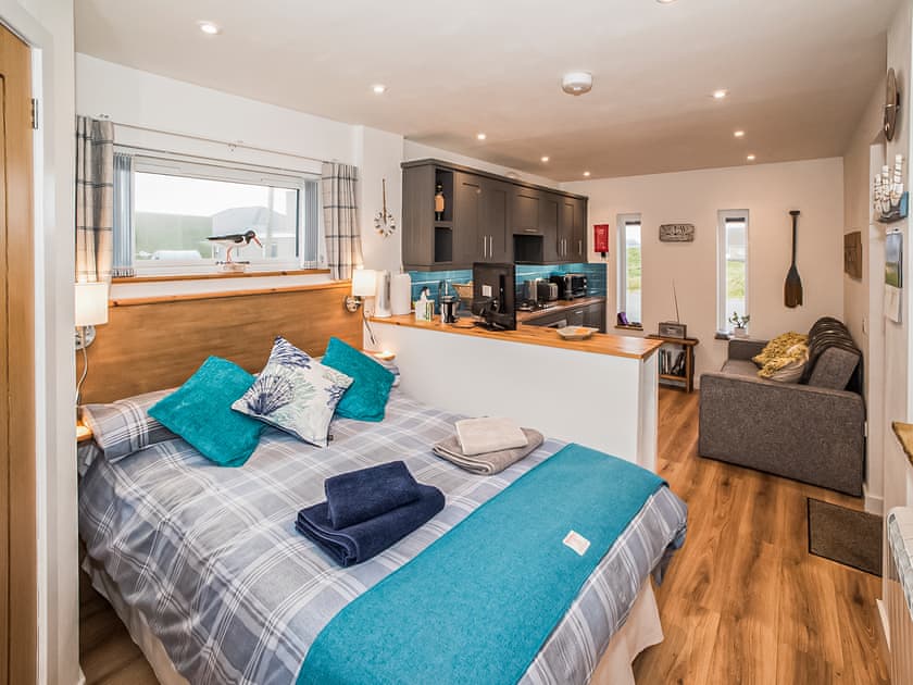 Annexe | Two Seas Hebrides, Eoropie, Isle of Lewis