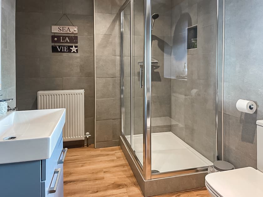 Bathroom | Jock McMuffin Cottage, Portknockie