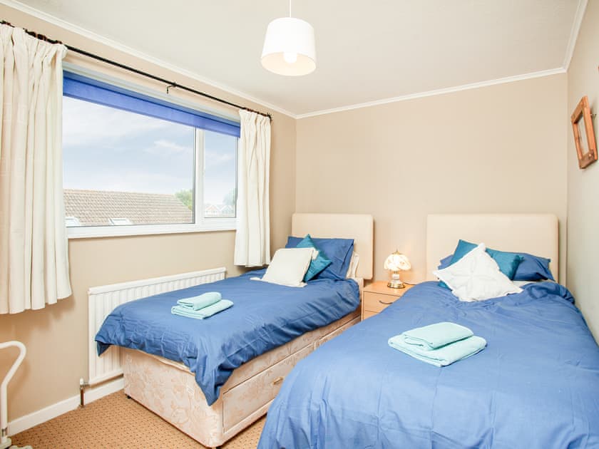 Twin bedroom | Hookhills Holiday Home, Paignton