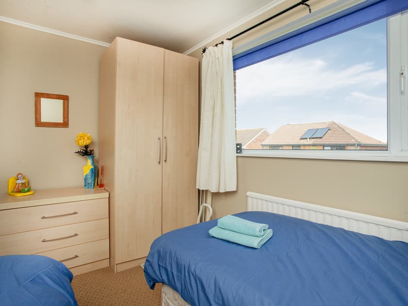 Twin bedroom | Hookhills Holiday Home, Paignton