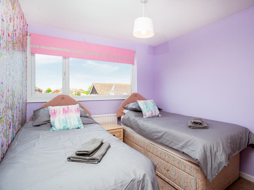 Twin bedroom | Hookhills Holiday Home, Paignton