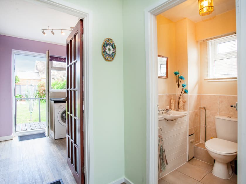 Bathroom | Hookhills Holiday Home, Paignton