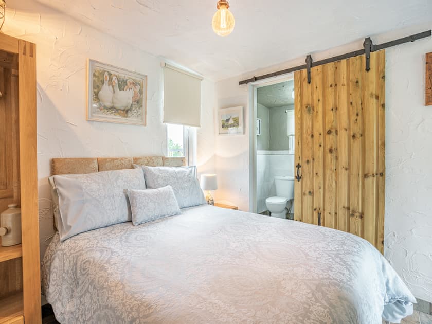 Double bedroom | Molehill Lodge, Ammanford